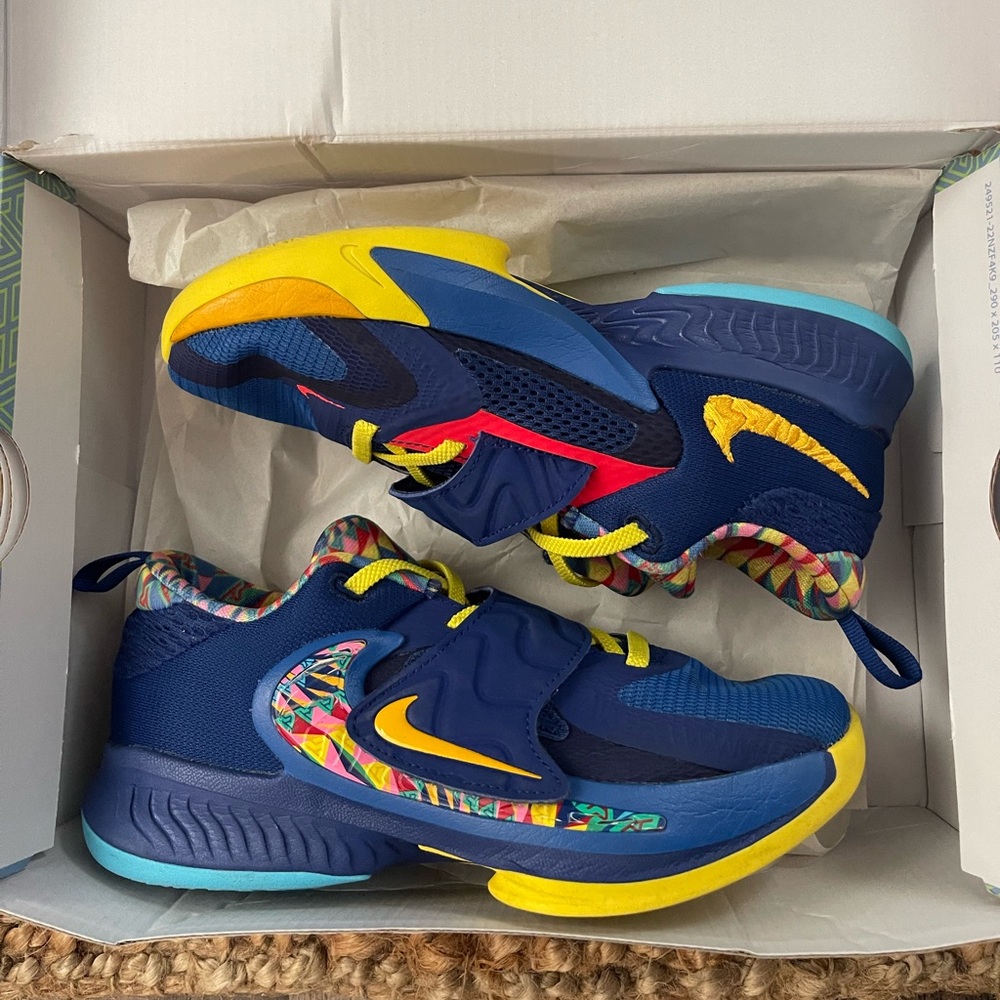 Nike youth basketball shoes